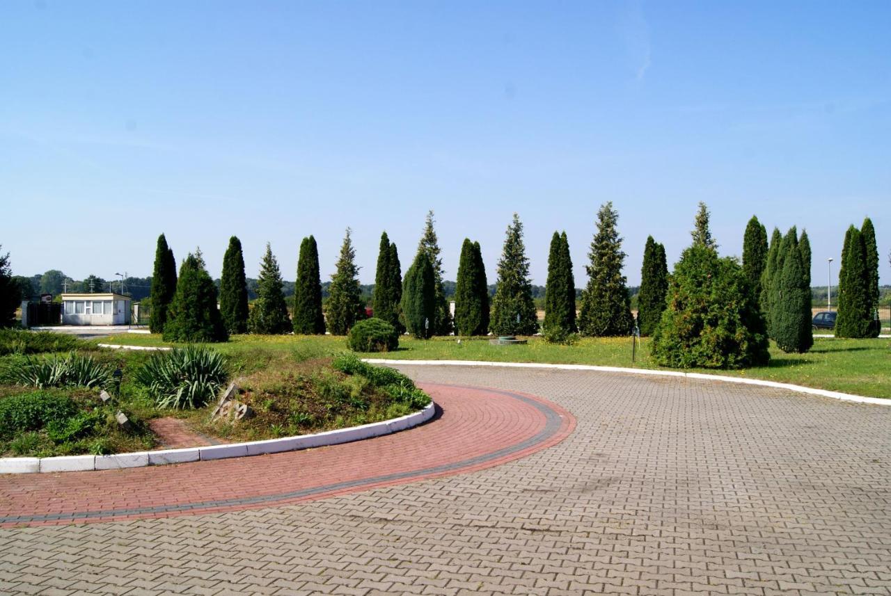 Hotel Holidays Słubice Buitenkant foto